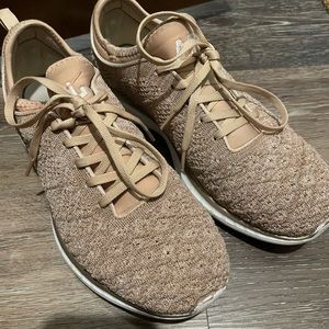 APL Rosegold size 10.5